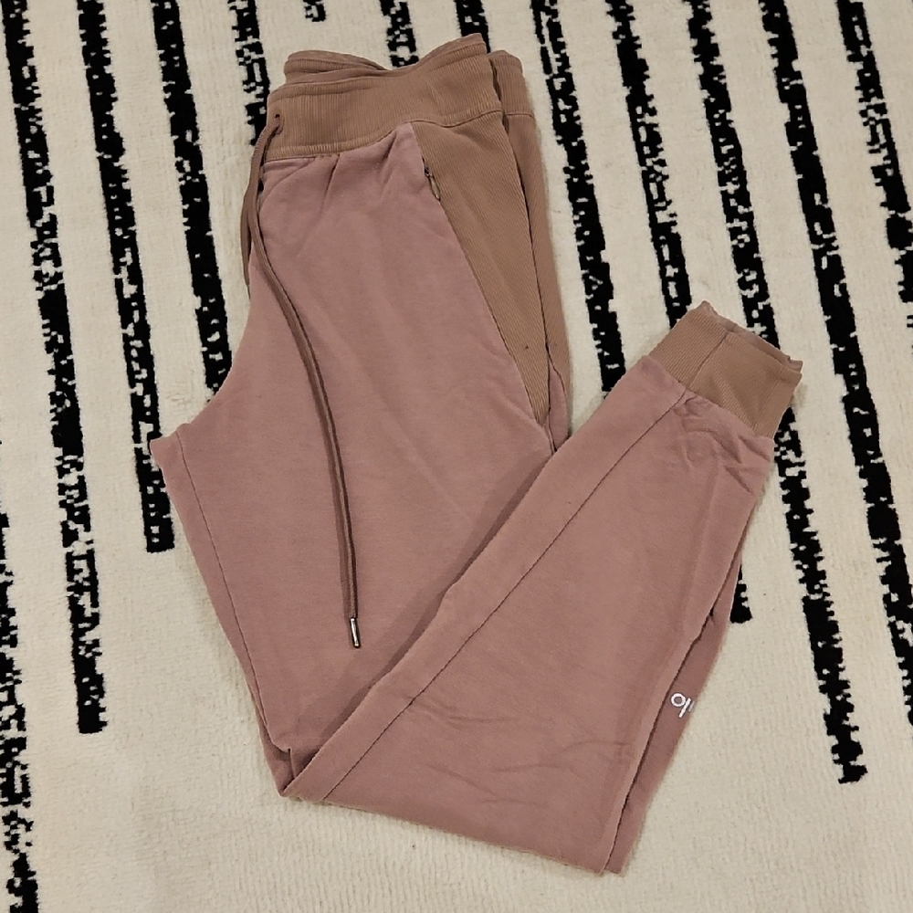 Alo Yoga Joggers